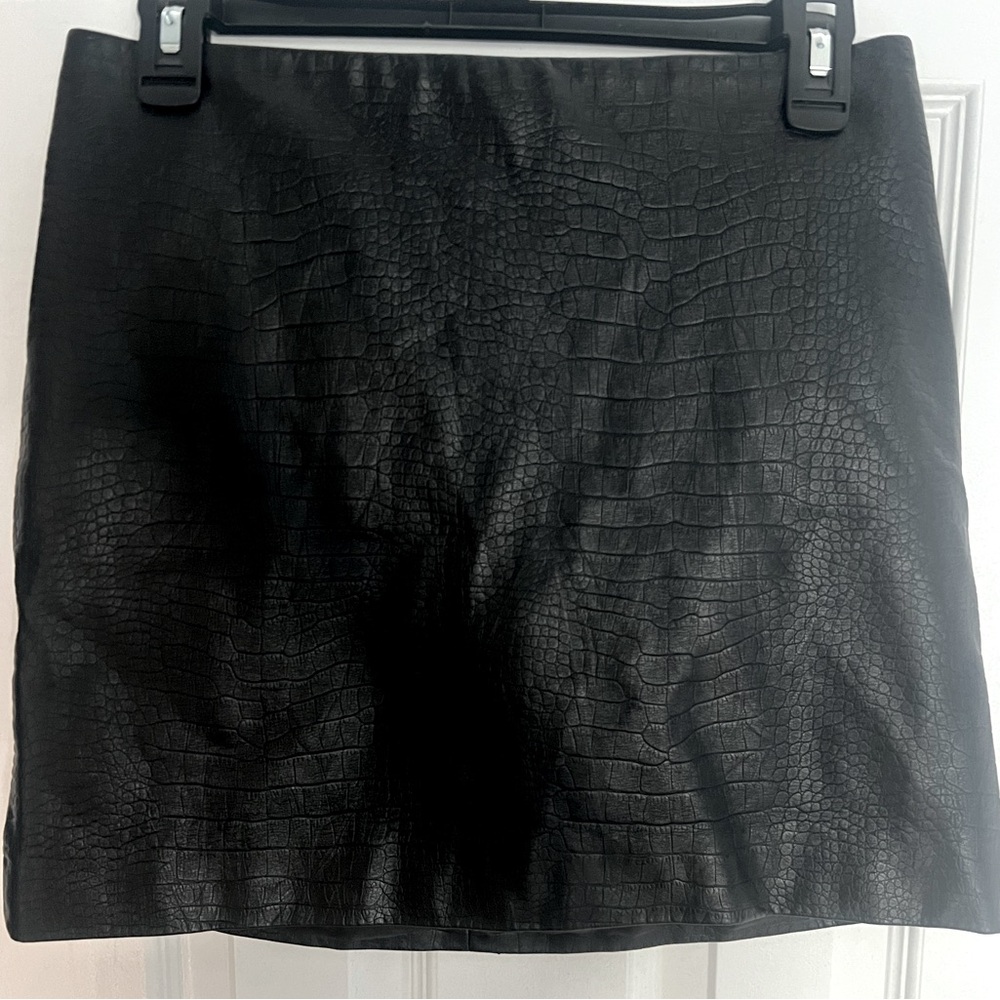 H&M Divided Black Snakeskin Mini Skirt Size 6
